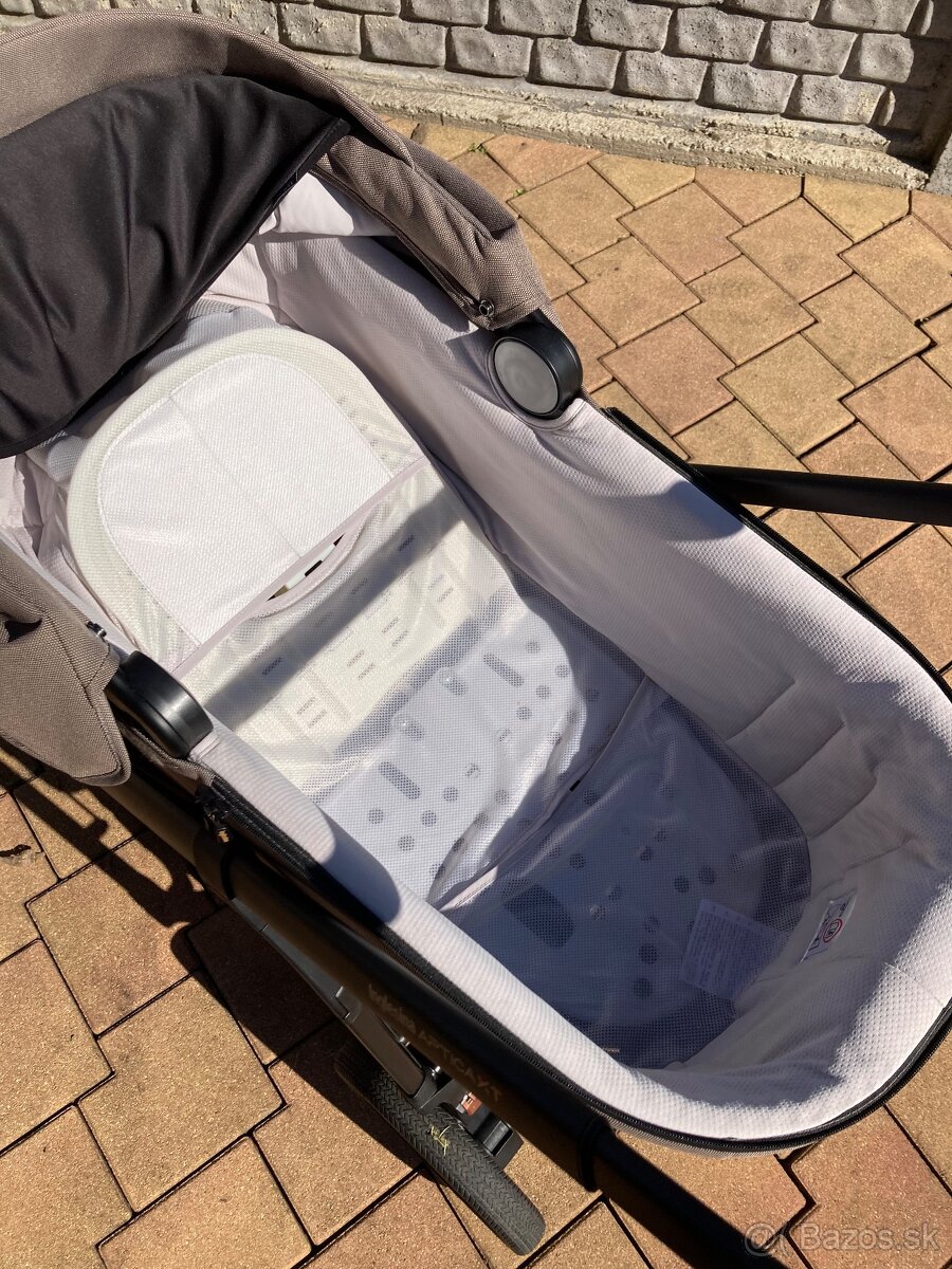 Inglesina Aptica XT - 11