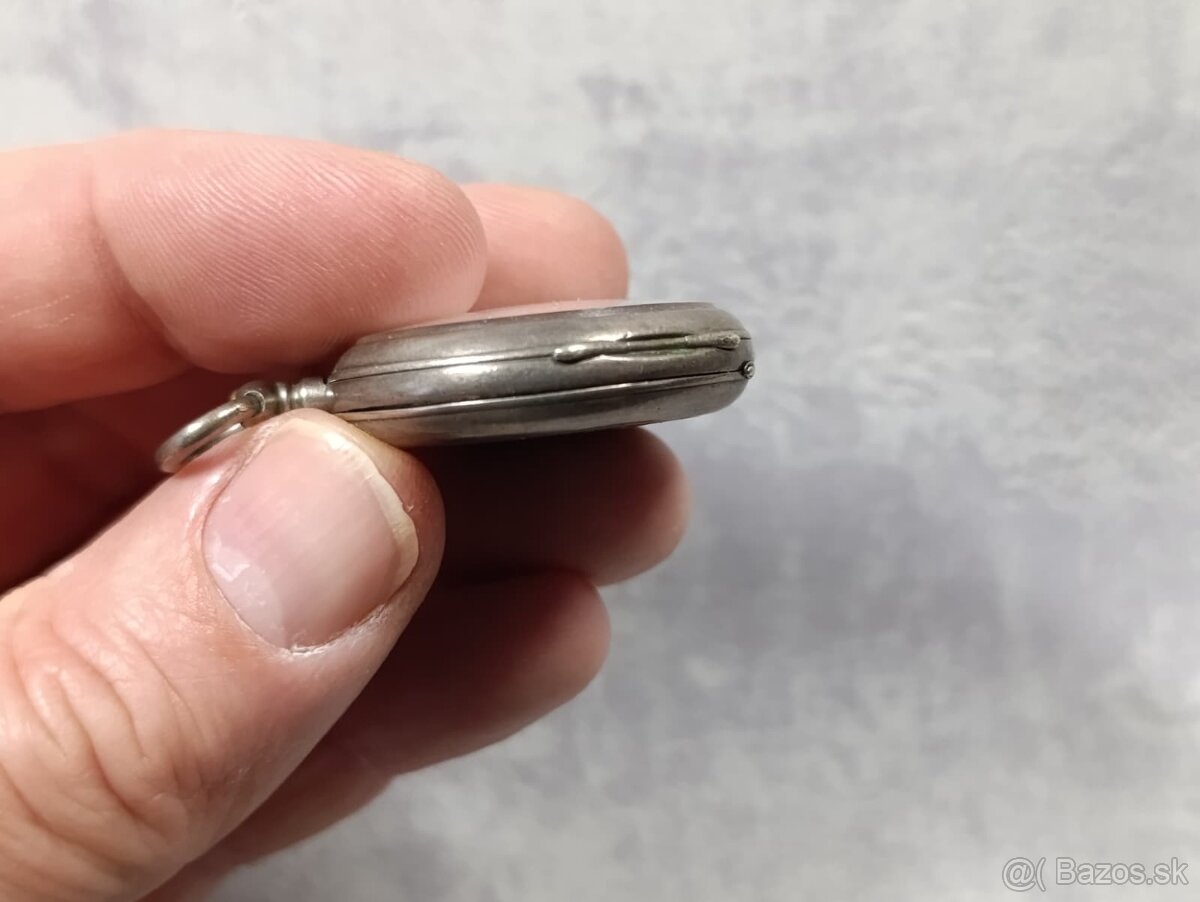 Stříbrné kapesní hodinky - kličovky, gravírované, rok 1885 - 11