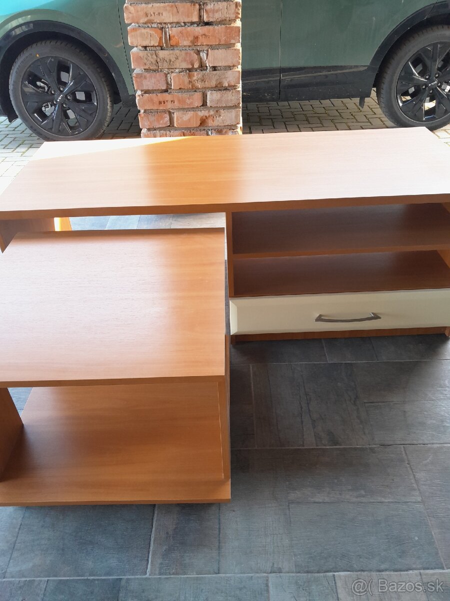 Stolíok pod TV. - 11