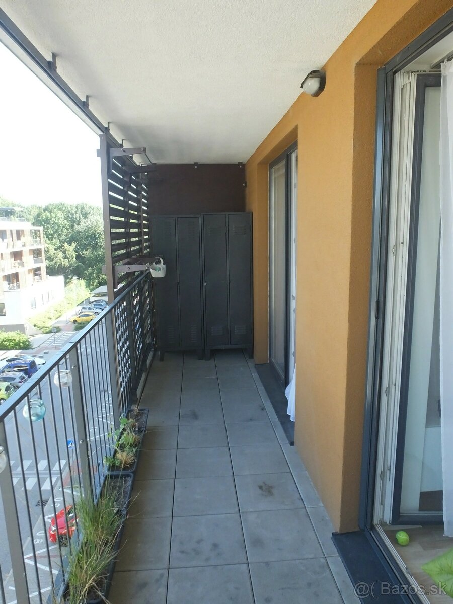 PRENÁJOM – priestranný 2 iz byt v Petržalke s parkingom - 11