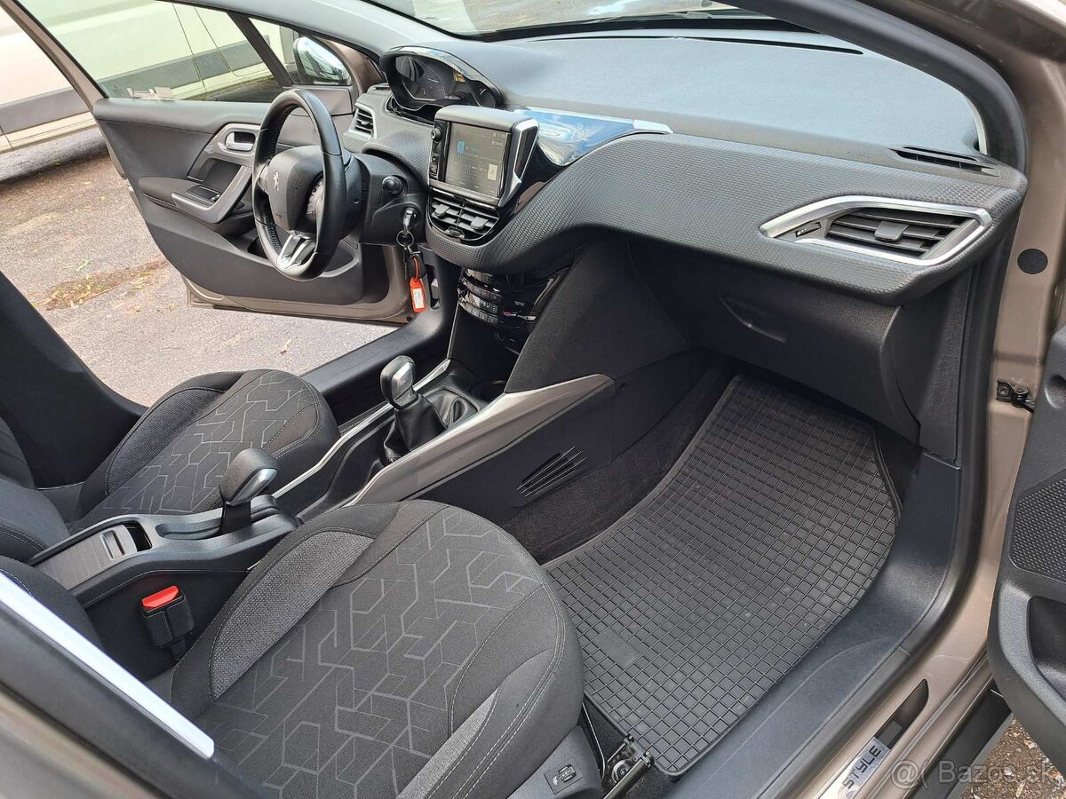 Peugeot 2008 1.2 PureTech 110 SS Allure - 11