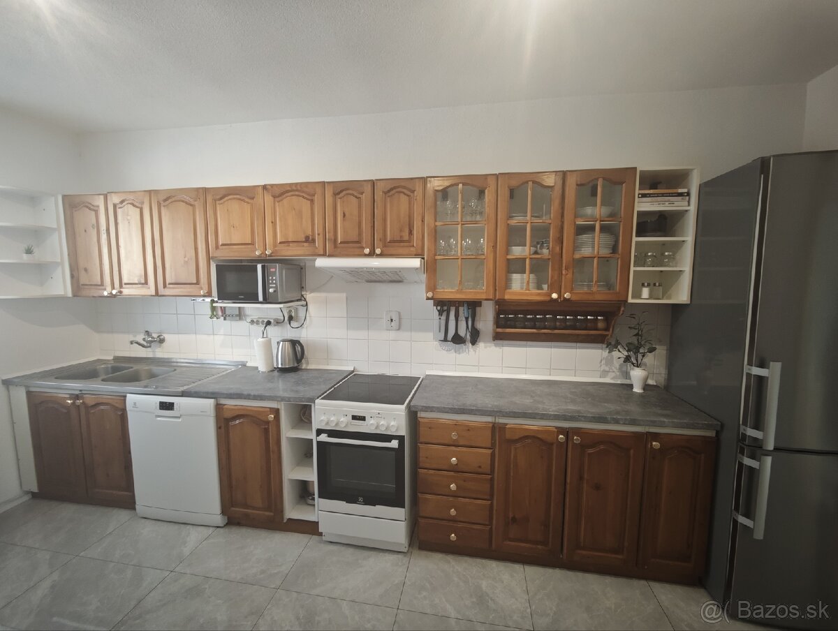Kuchynská linka so spotrebičmi - 11