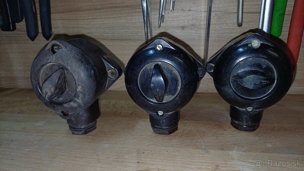 Staré bakelitove elertro veci. - 11