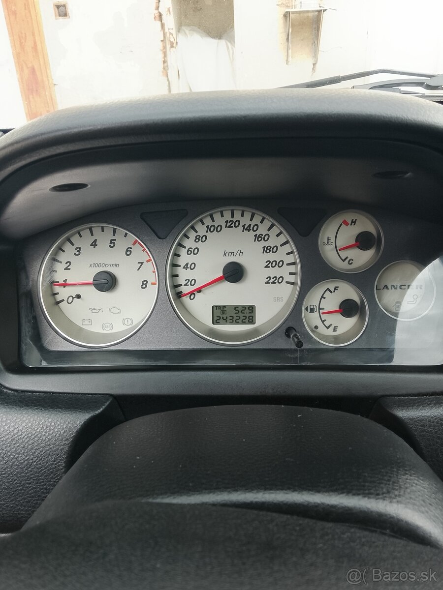 Predám mitsubishi lancer - 11