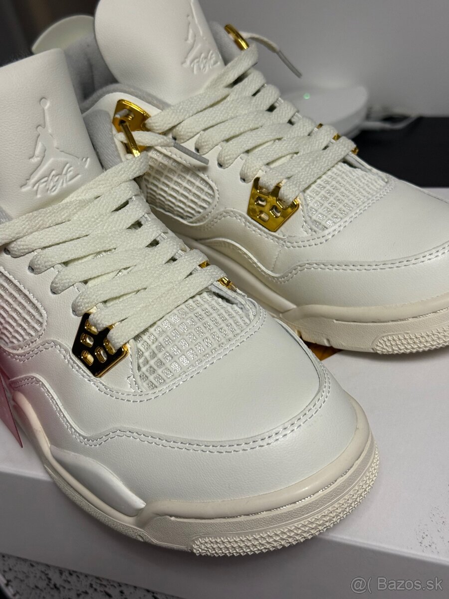 Jordan 4 Metalic Gold 39 - 11