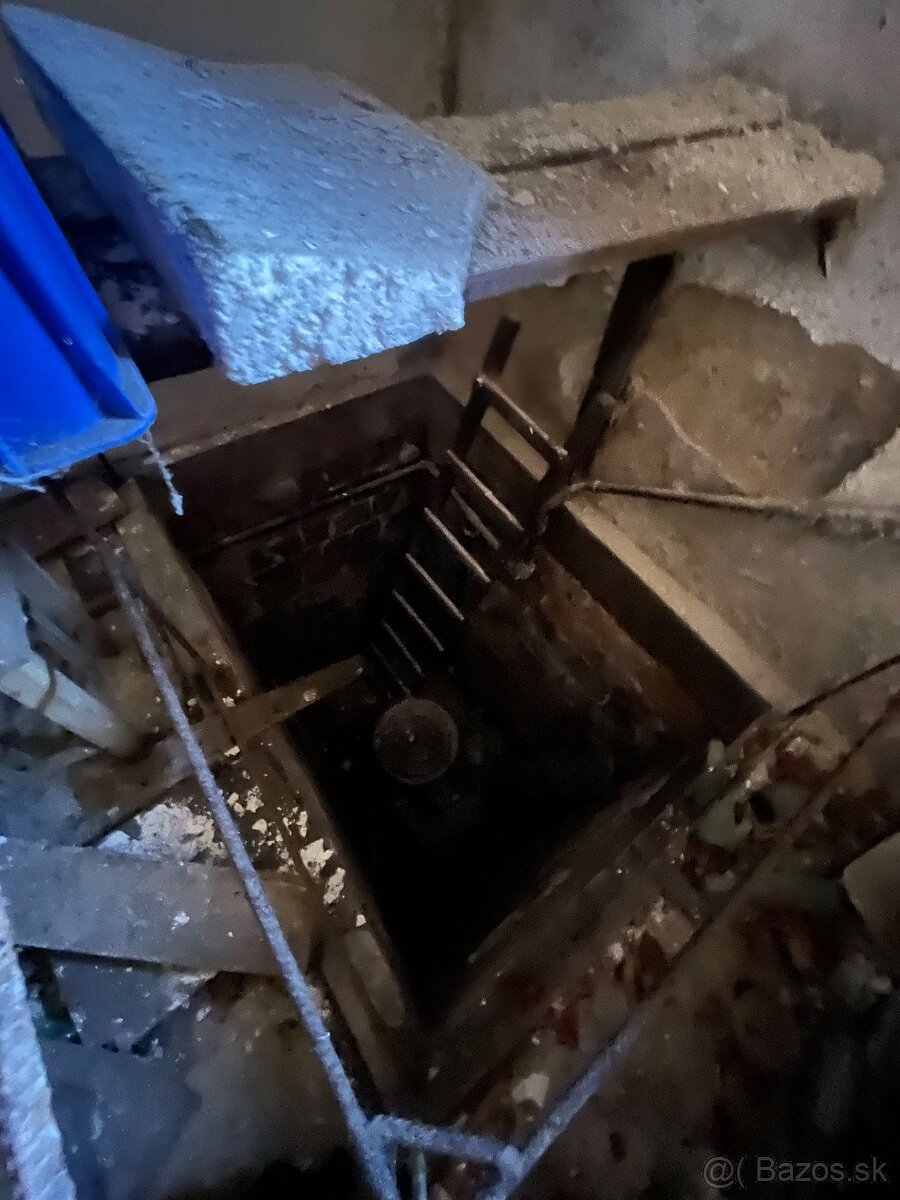 V Štúrove na predaj rozostavaný RD - 11