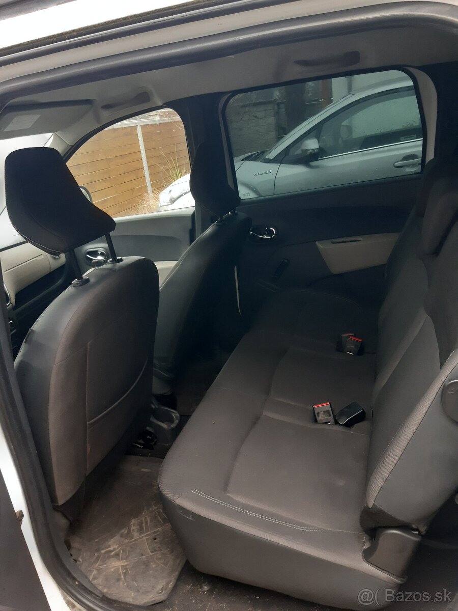 Dacia Lodgy 1.2 (7 miest) - 11