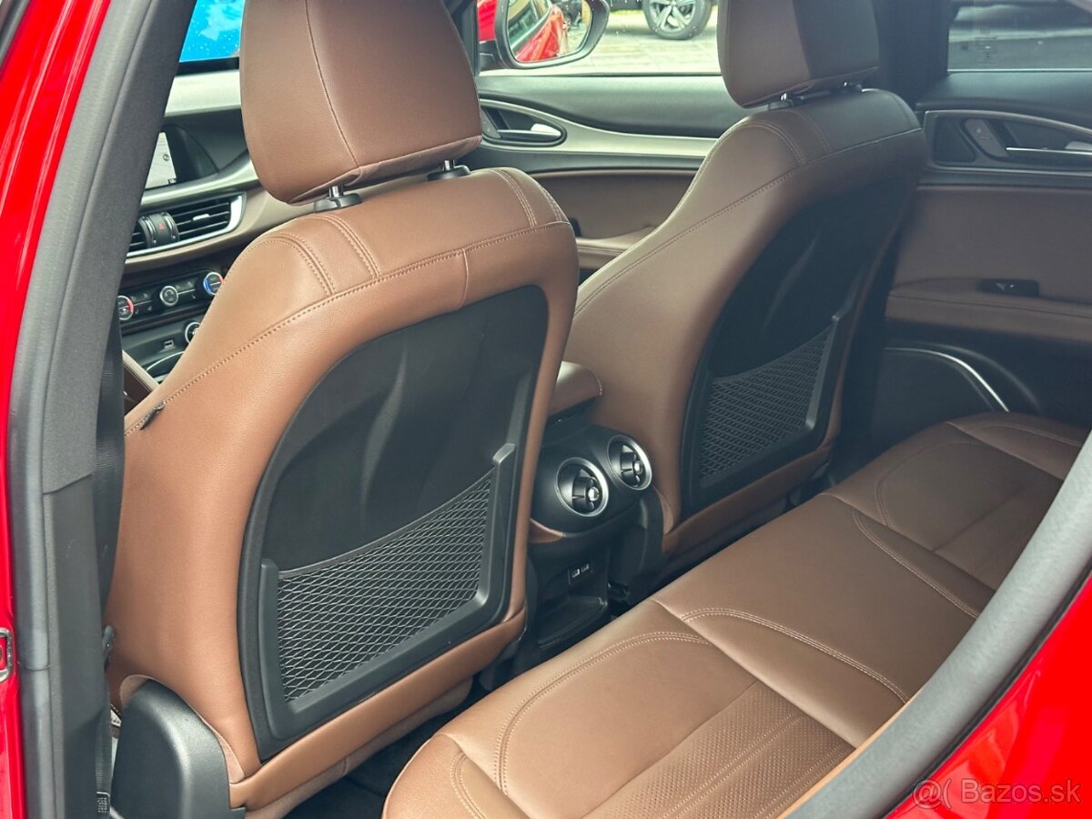 Alfa Romeo Stelvio Veloce 2.0 280 koní - 11