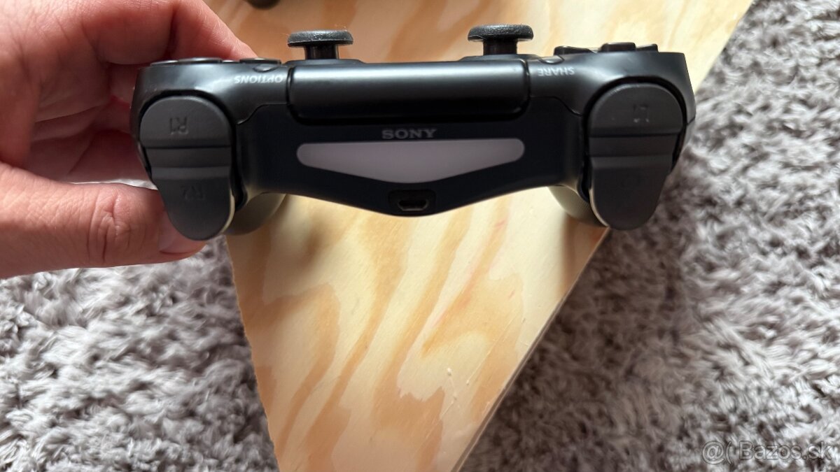 Sony PlayStation 4 Pro (1 TB, 2 ovladace vyborny stav) - 11