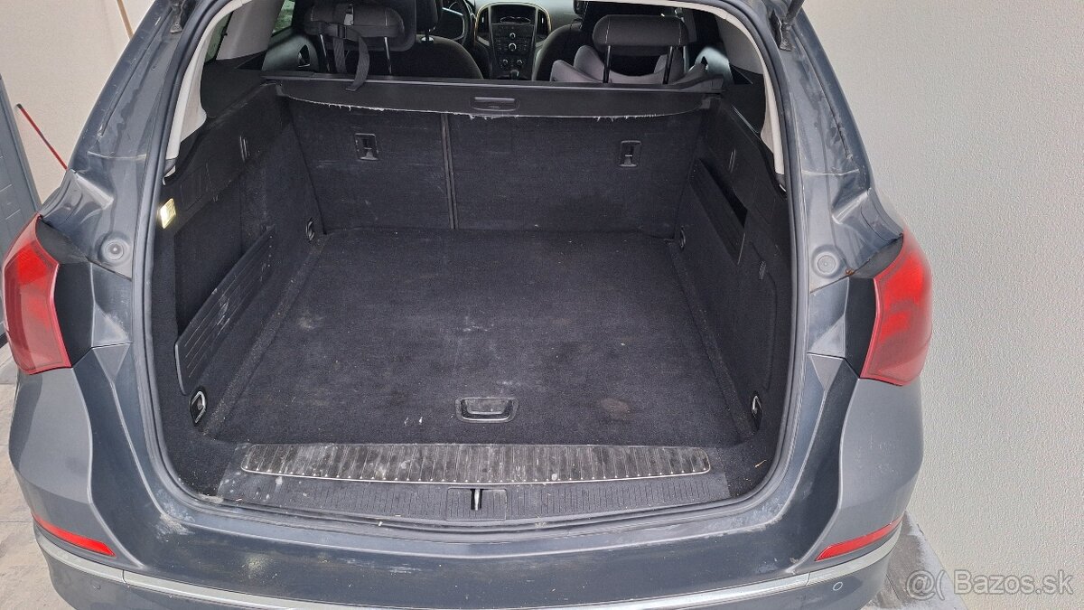 Opel Astra J sportstourer - 11