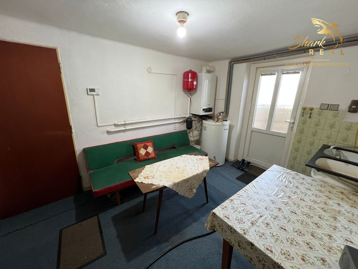 Presvetlený 4 izbový rodinný dom s garážou - 11