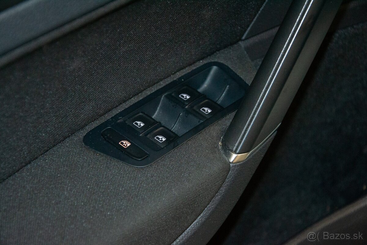 VOLKSWAGEN E-GOLF 2017 - 11