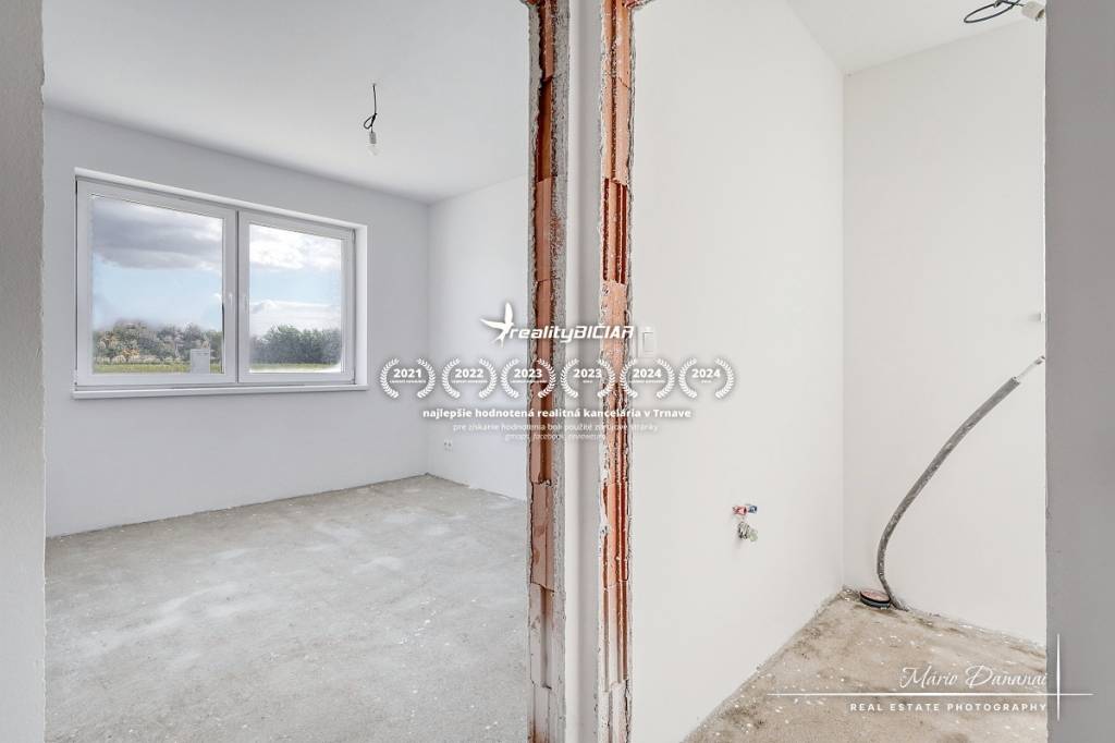 Novostavba 4-izbového rodinného domu v obci Slov.Nová Ves - 11