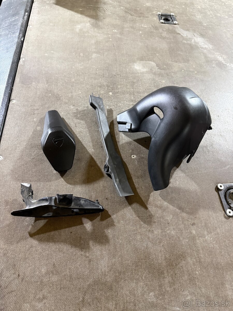 Plasty na DUCATI Panigale V4S - 11