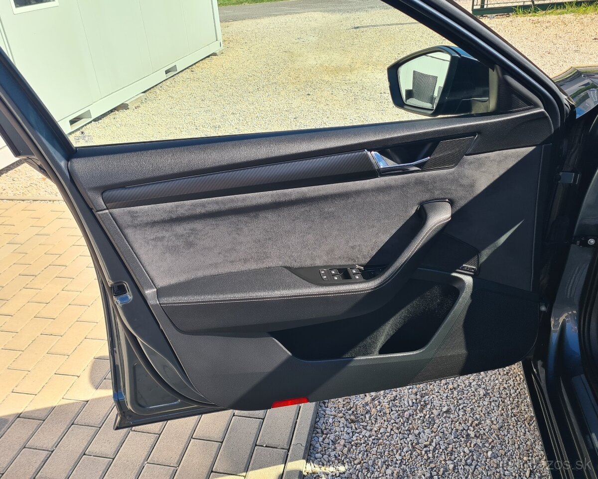 ŠKODA SUPERB COMBI 2.0 TDI SCR SPORTLINE 4X4 DSG - 11