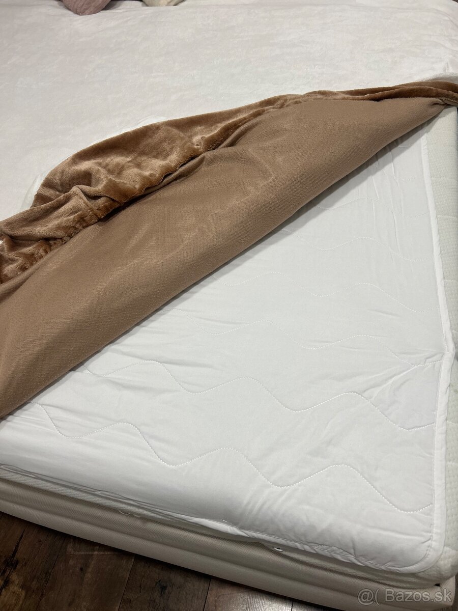 Čalúnená posteľ 180x200 s matracmi - 11