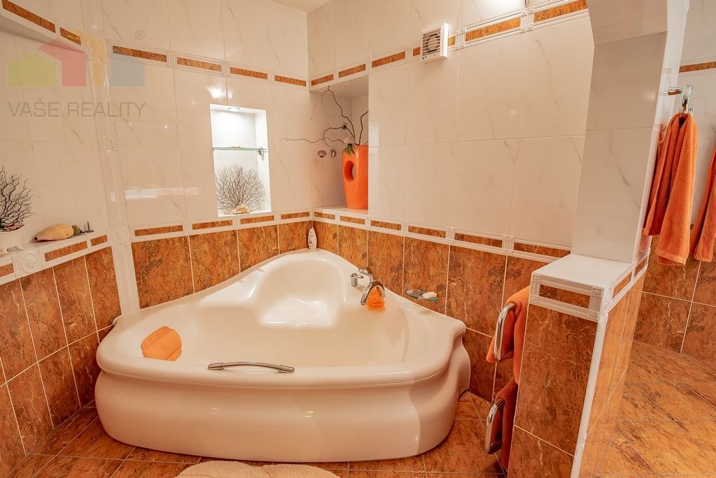 Krásny 7-izbový dom, 328 m² + 1389 m² pozemok, Trebostovo, o - 11