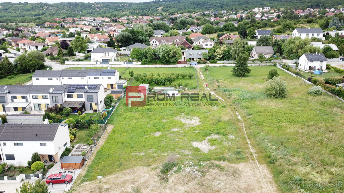 Rovinatý pozemok 800 m2 za dobrú cenu Marianka - 11