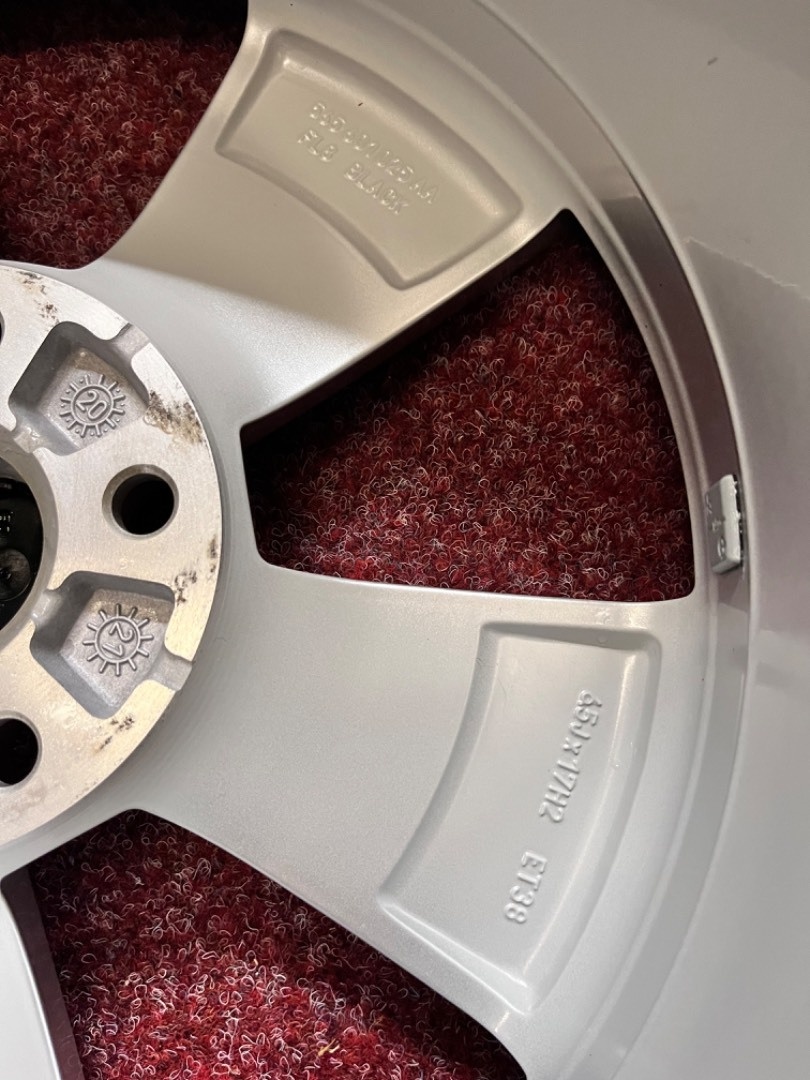 5x112 R17 alu disky originál Škoda Kodiaq 2021 - 11