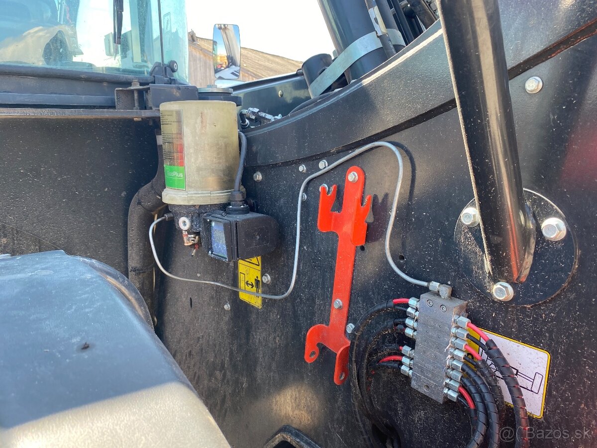 Teleskopicke nakladače Bobcat Massey Ferguson - 11