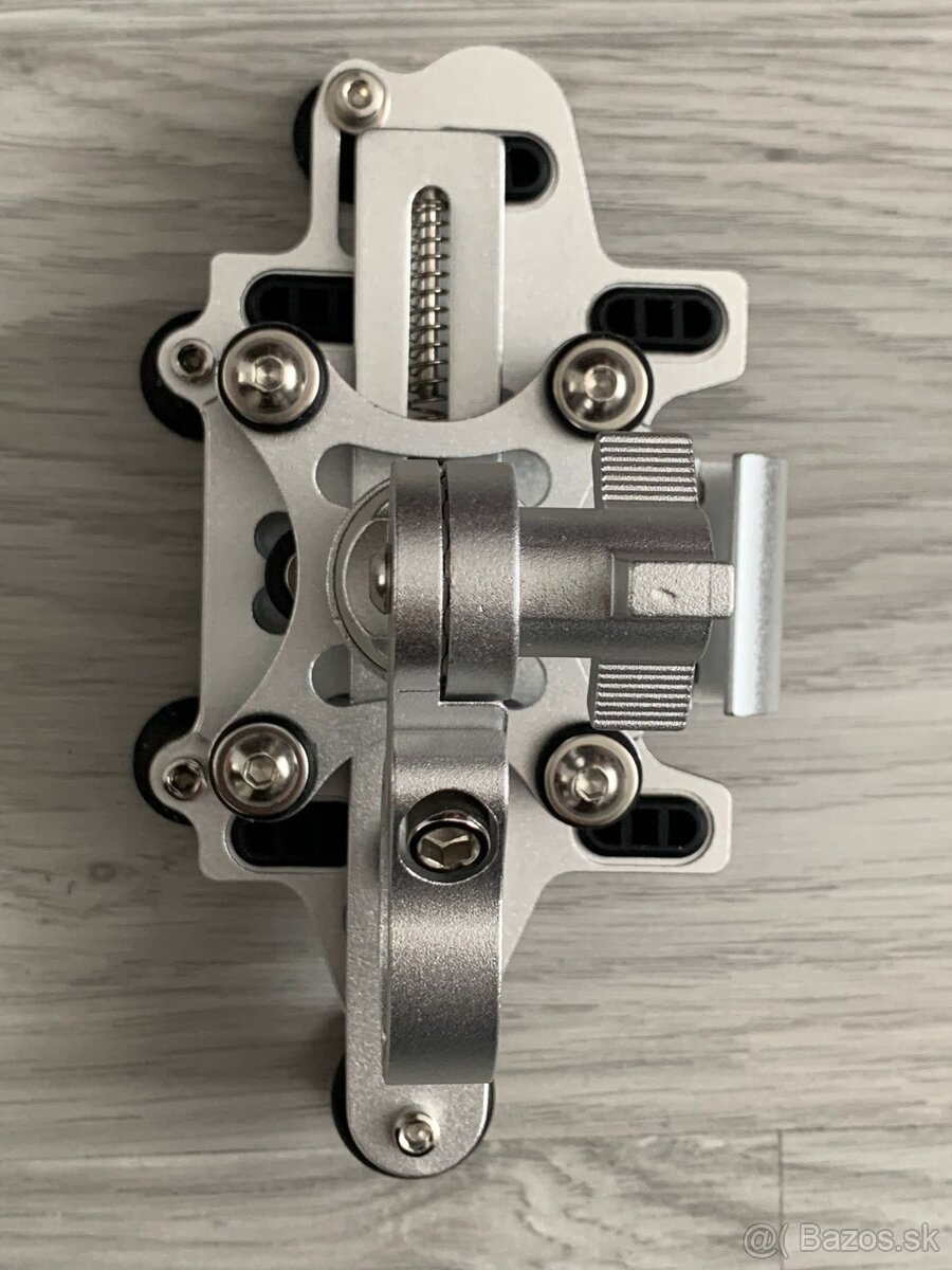 Antivybračný držiak na riaditka - 11