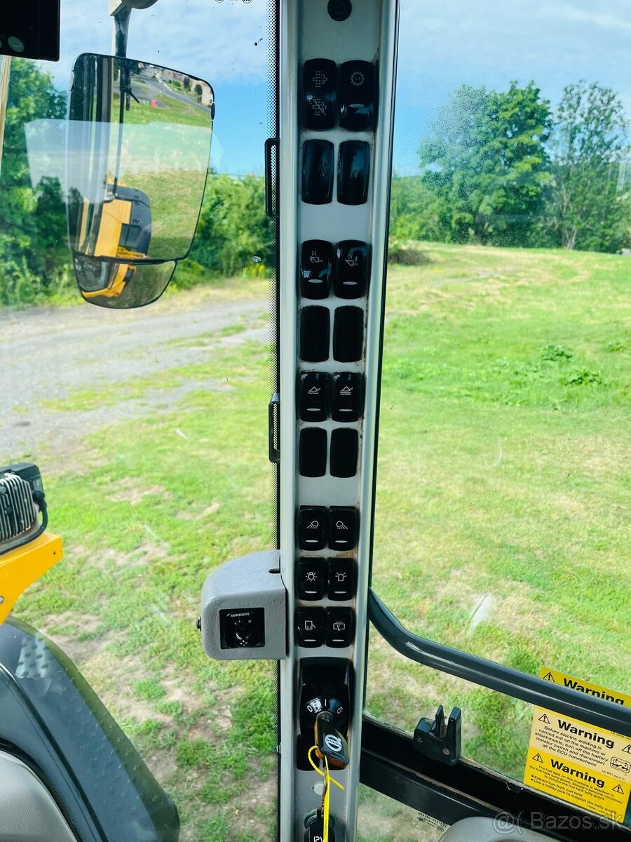 Kolesový nakladač Volvo L60H - 11