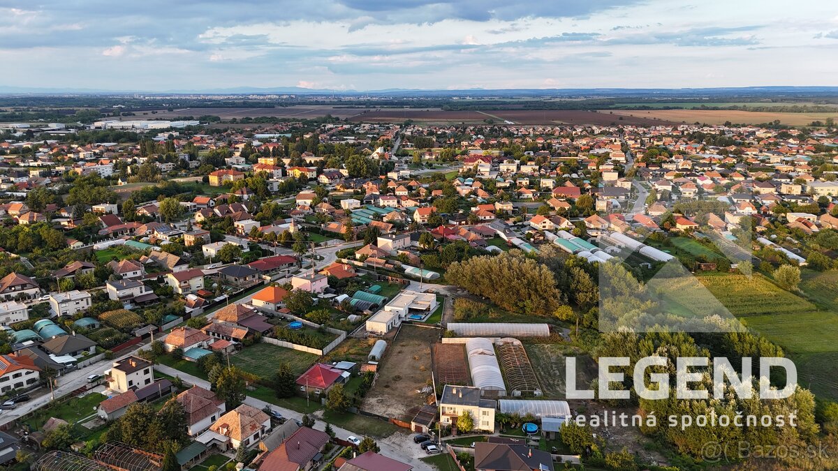 Stavebný pozemok Nesvady, 1.234 m2, tichá ulička, garáž - 11