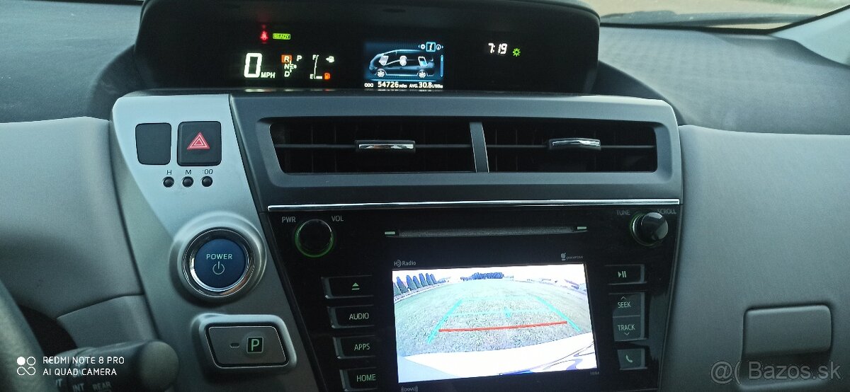 Toyota Prius V 2017 hybrid +LPG - 11