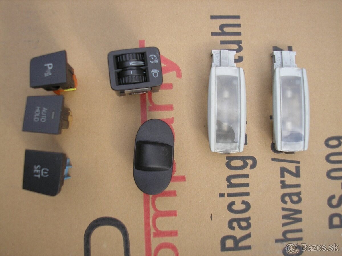 Passat B7 výrezy z karoserie - 11