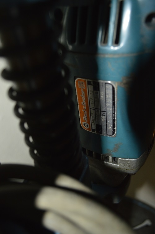 predam masivny liatinovy stojan s vrtackou B&D - 11