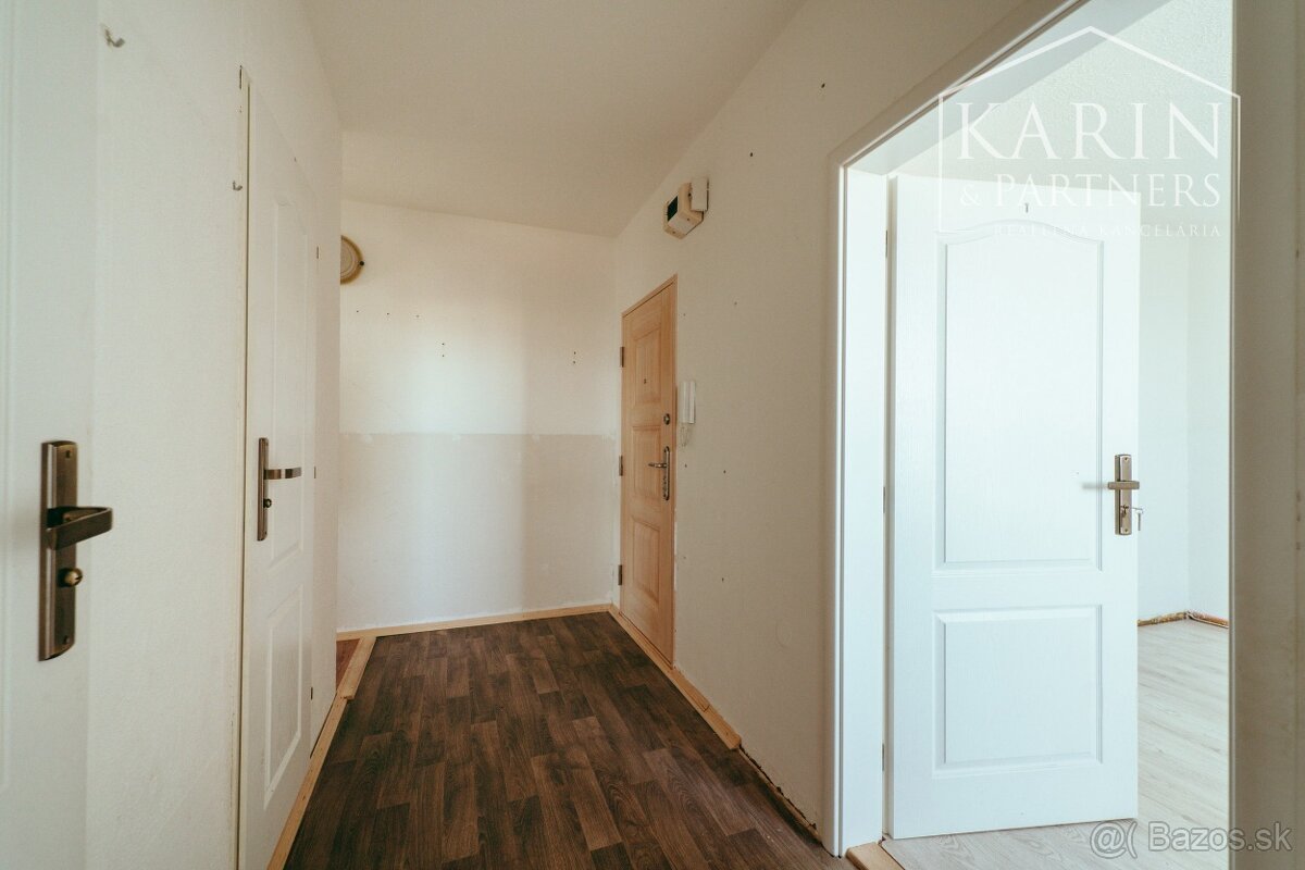 3i byt s dvoma balkónmi v blízkosti centra mesta Senica - 11