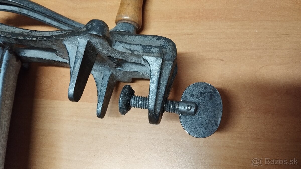 Velmi starý krásný velký mlýnek na strouhanku IDA se smaltem - 11