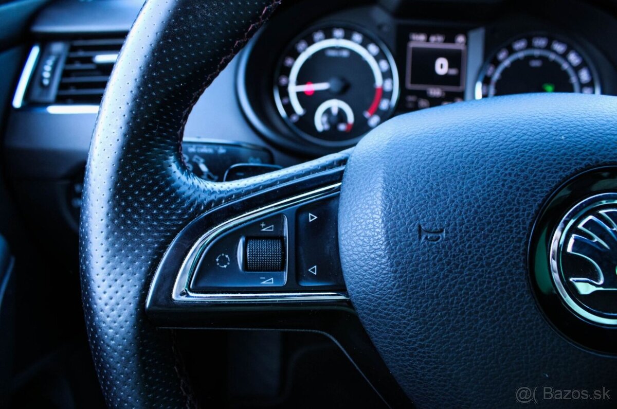 Škoda Octavia Combi 2.0 TDI RS DSG - 11