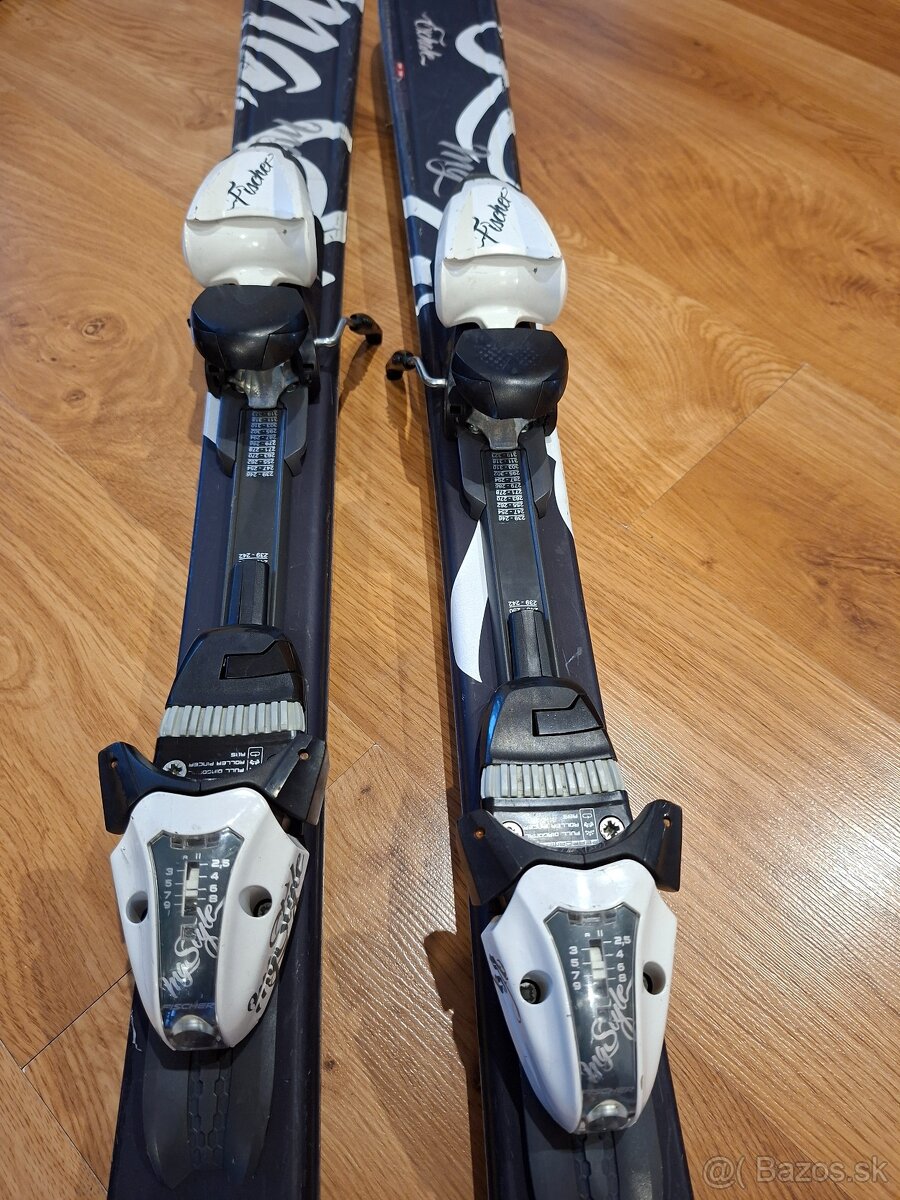 Lyžiarky a lyže - 11