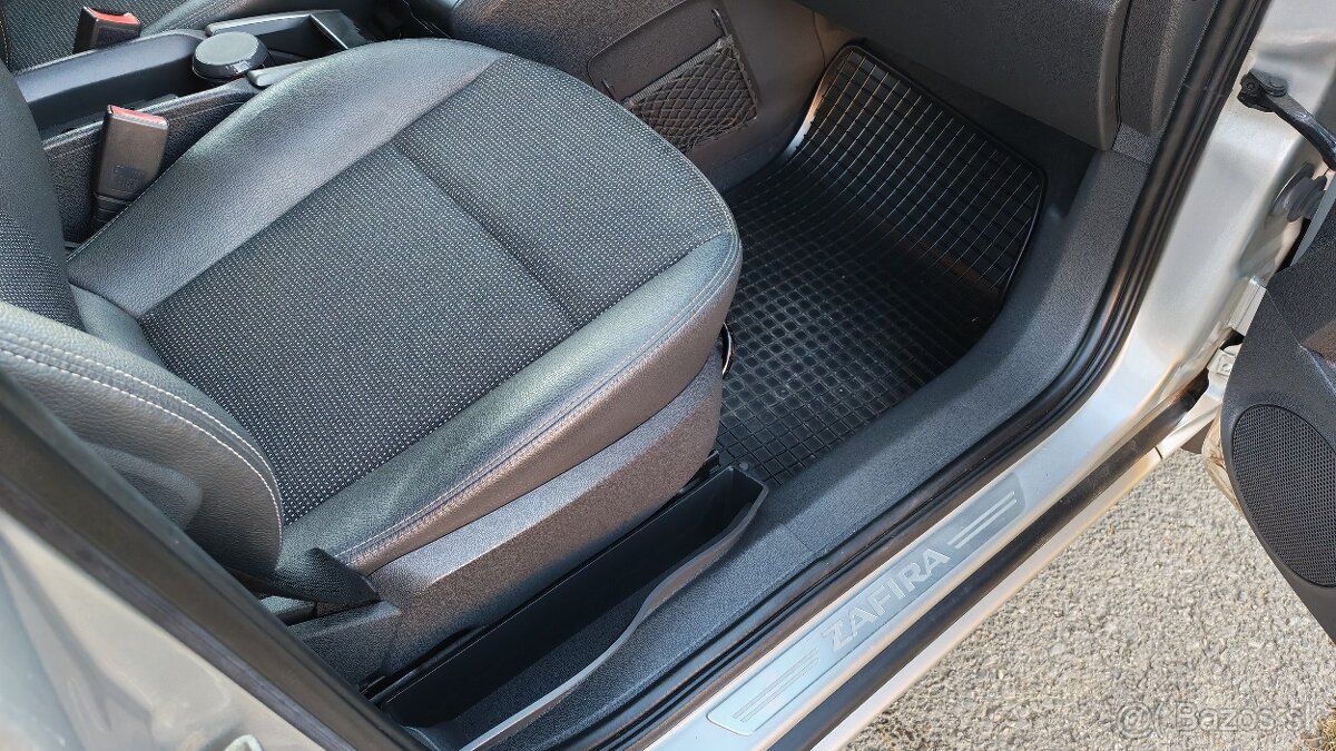 Opel Zafira 1.9 CDTI, 7 miest - 11