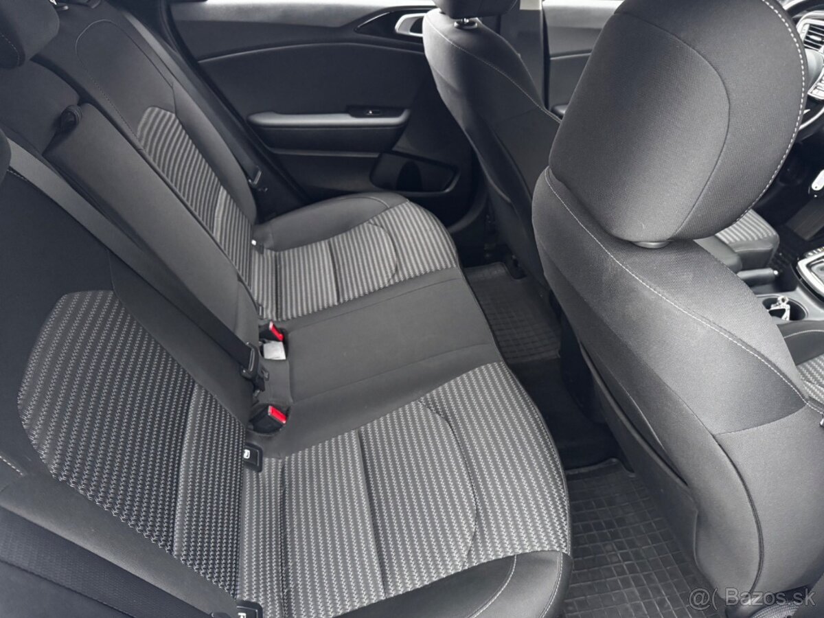 Kia Ceed SW 1.6 CRDi MHEV Gold A/T - 11