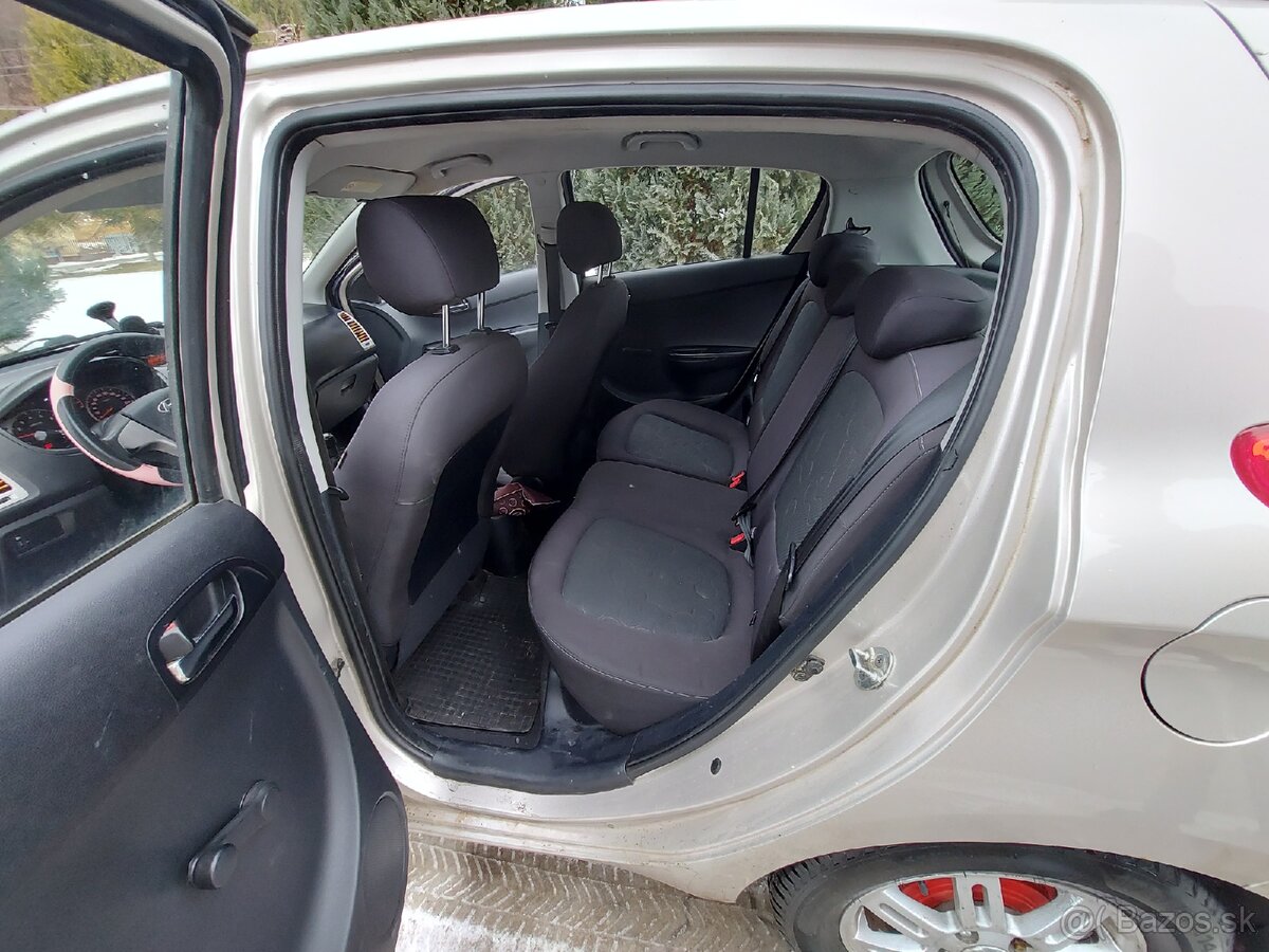 Predáme Hyundai i20 - 11