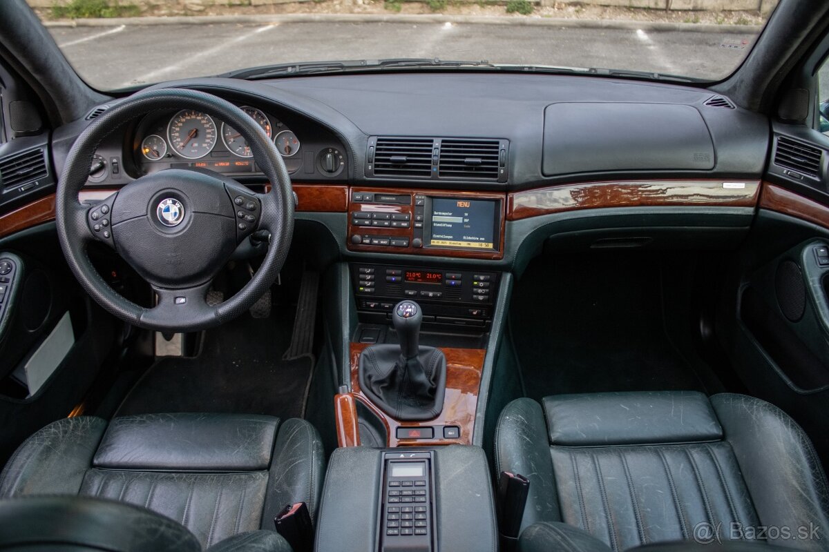 BMW M5 5.0 V8 Manual Individual - 11