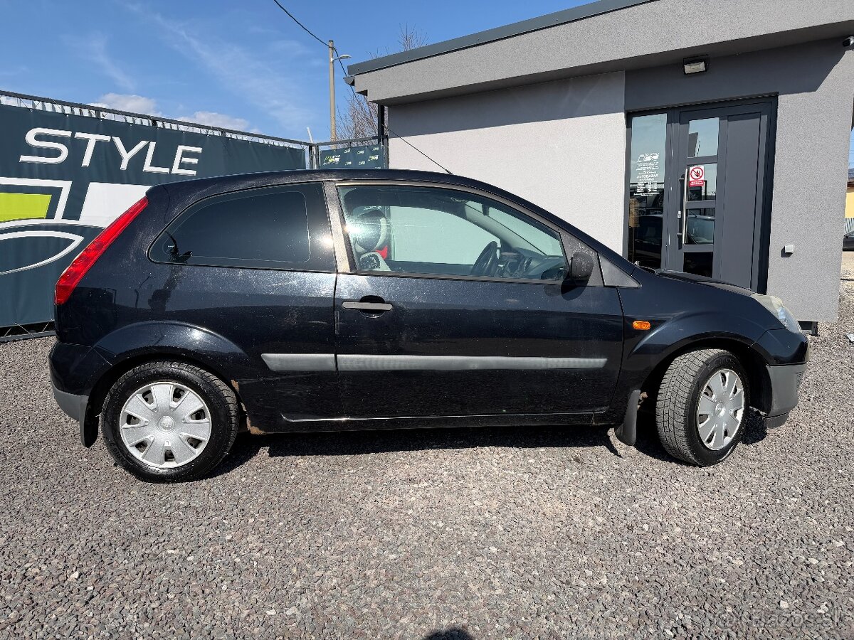 Ford Fiesta 1.3 Ambiente - 11