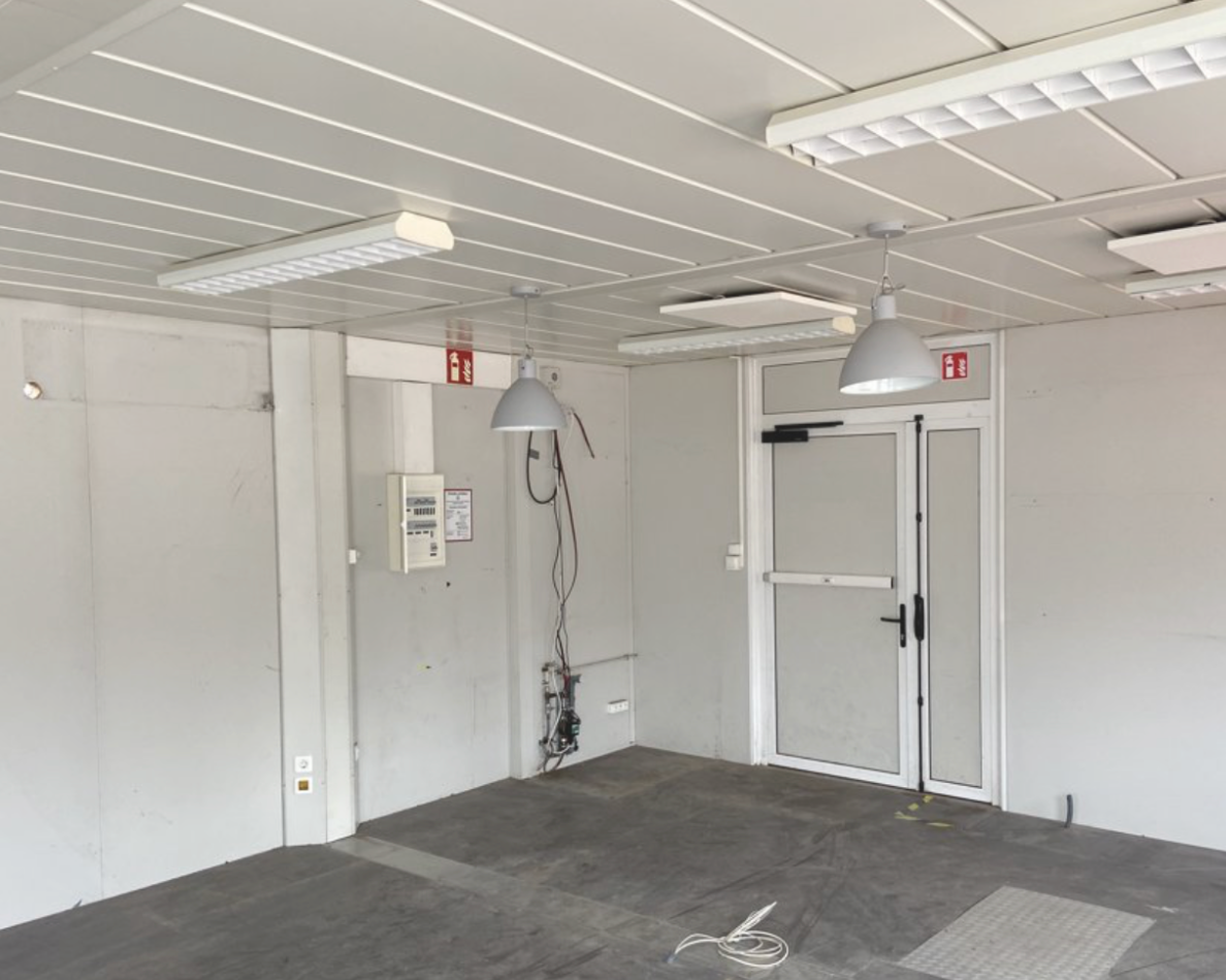 Priestranná modulárna predajňa / kancelária z kontajnerov - 11