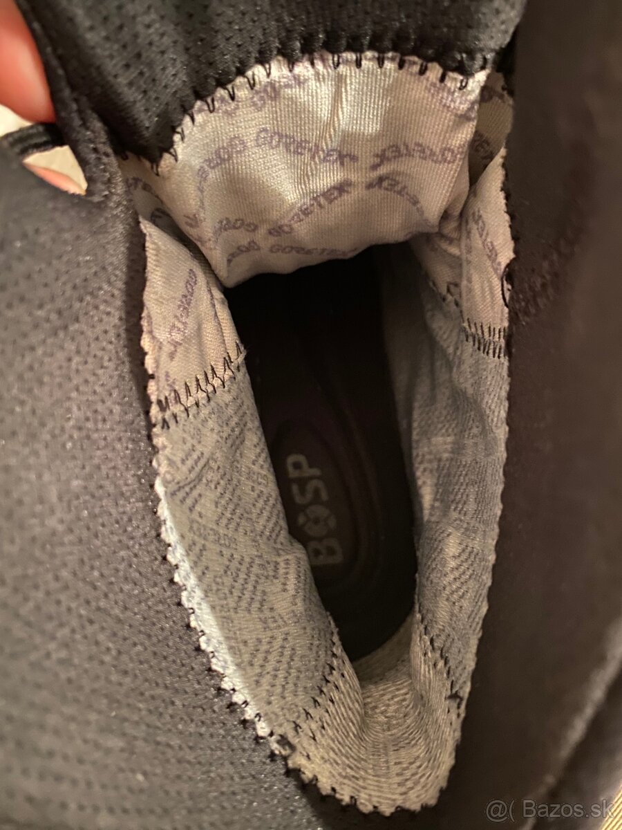 Policajné topánky a kanady - 11