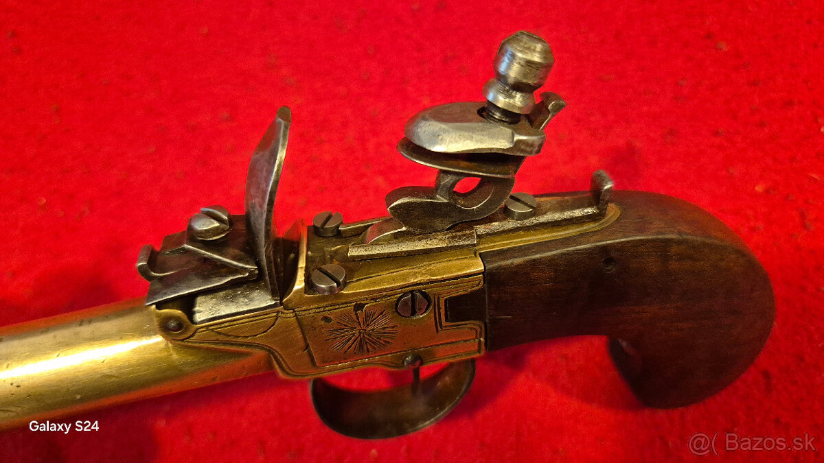 BRITSKÁ NÁMORNÁ PIŠTOL - 11