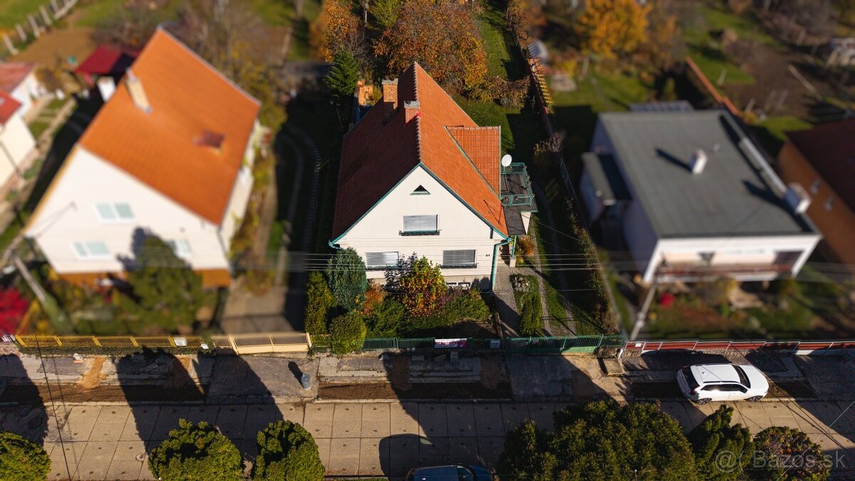 Rodinný dom Bojice,garáž, 958 m2 - 11