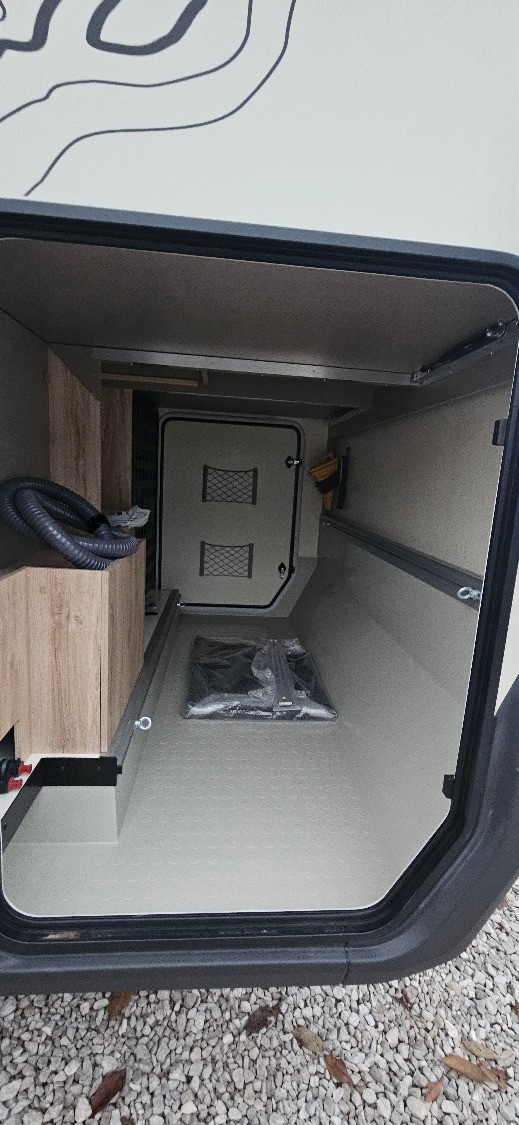 Karavany a obytné autá Euramobil - 11