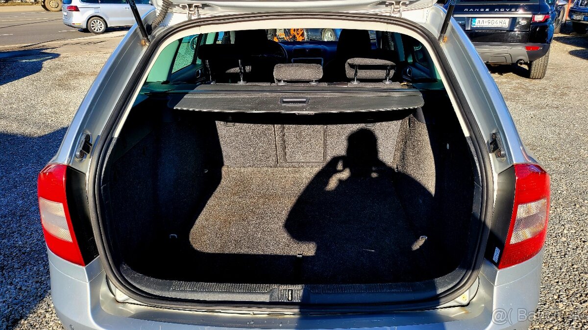 Škoda Octavia Combi 1.6 MPi Tour II benzín - 11