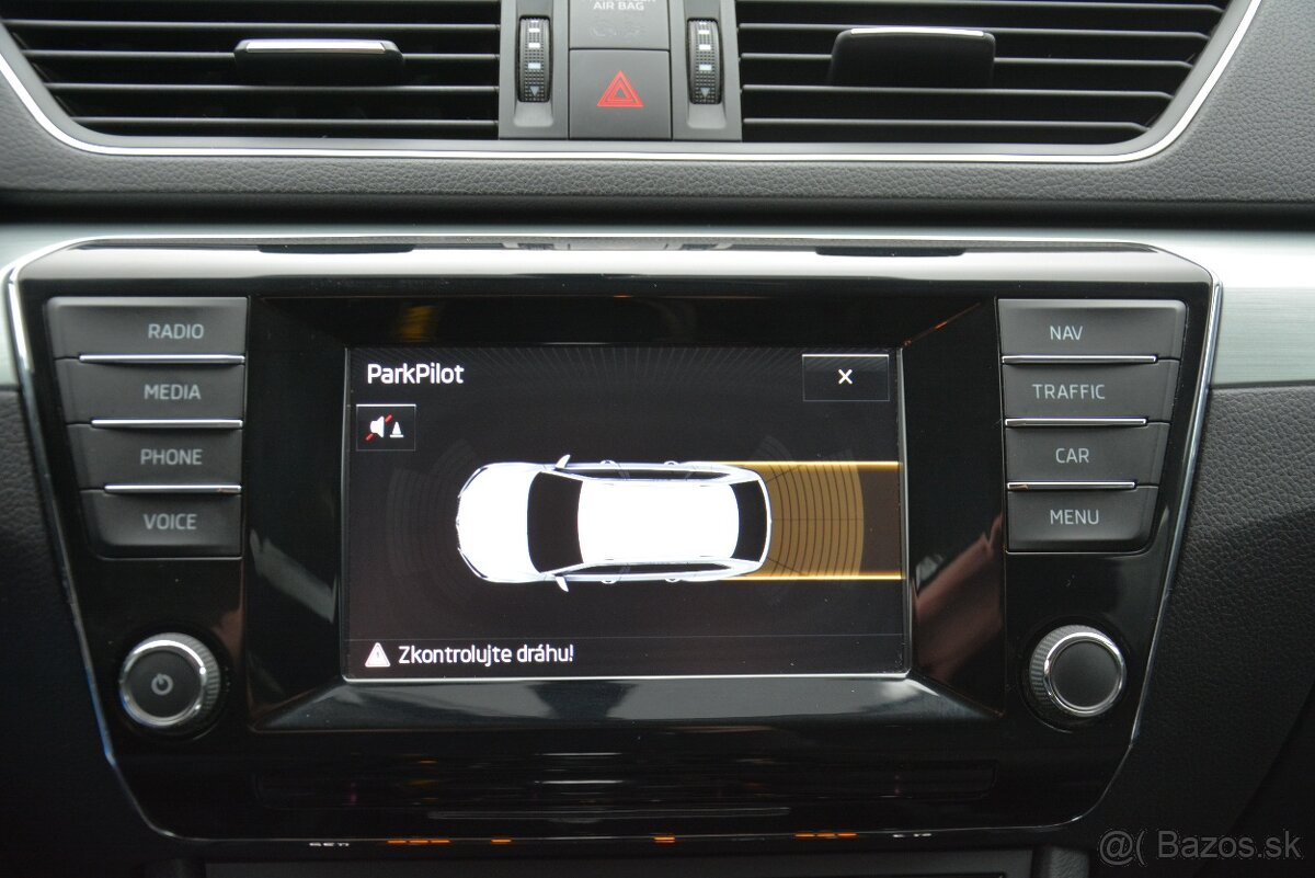 Škoda Superb Combi 2.0 TDI DSG STyle - 11