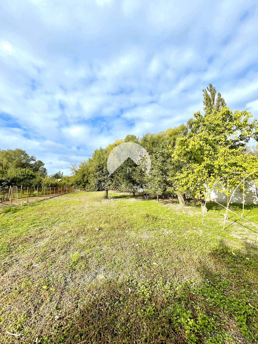 Reality KOMPLEX s.r.o. Vám ponúka priestranný rodinný dom s - 11