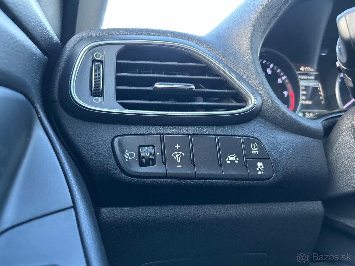 Hyundai i30 CW 1.4i Comfort Extra 66tis.km 2019 - 11