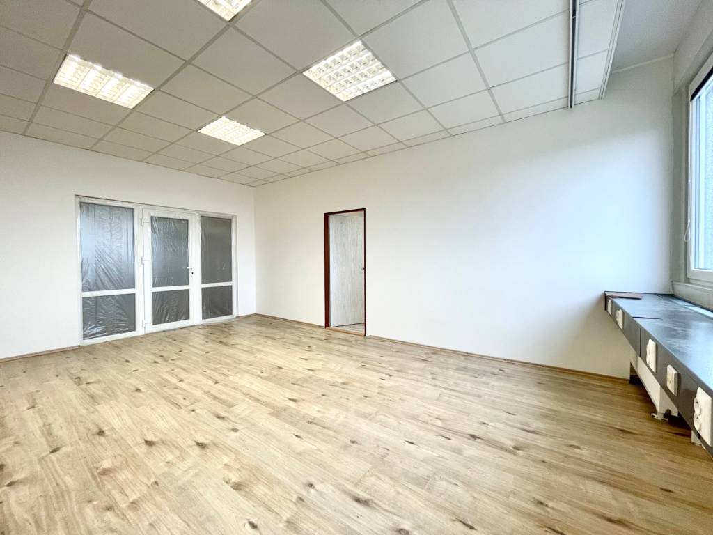 PRIESTORY, NA PRENÁJOM, CENTRUM TRENČÍN, ul. Jilemnického. - 11