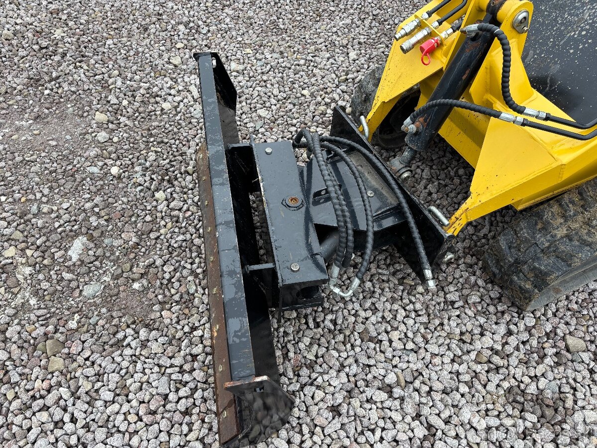 Mini nakladac 2024 - 11